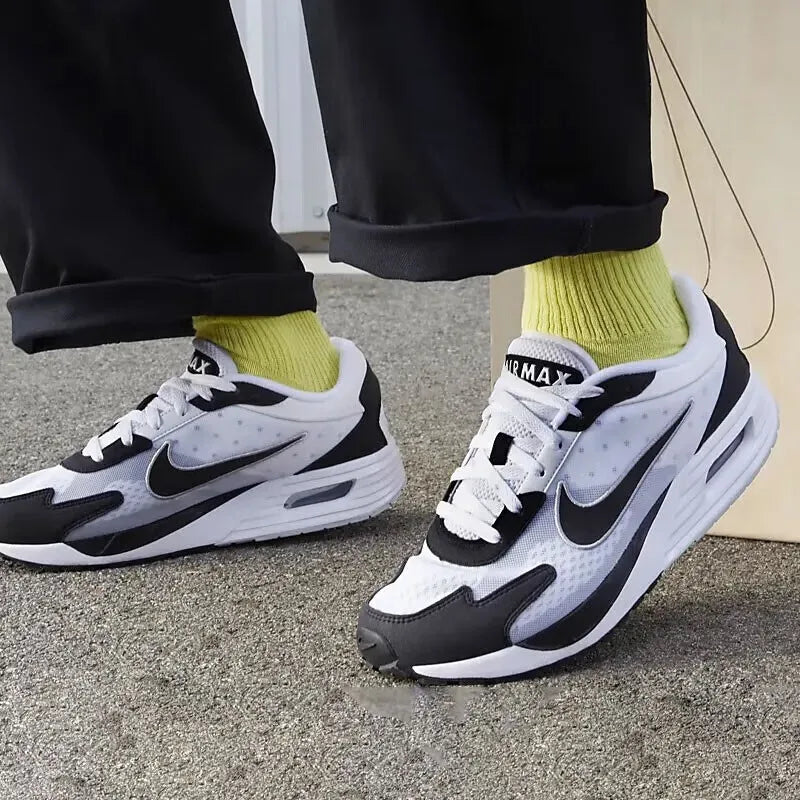 Nike Rear-Cushioning Visible Air Cushion Soft-Soled Outdoor Men's Running Shoes, New Lightweight and Comfortable Everyday Walking and Sports Running Shoes, Air Max Solo Series Fashionable Black and White Panda Color Versatile
