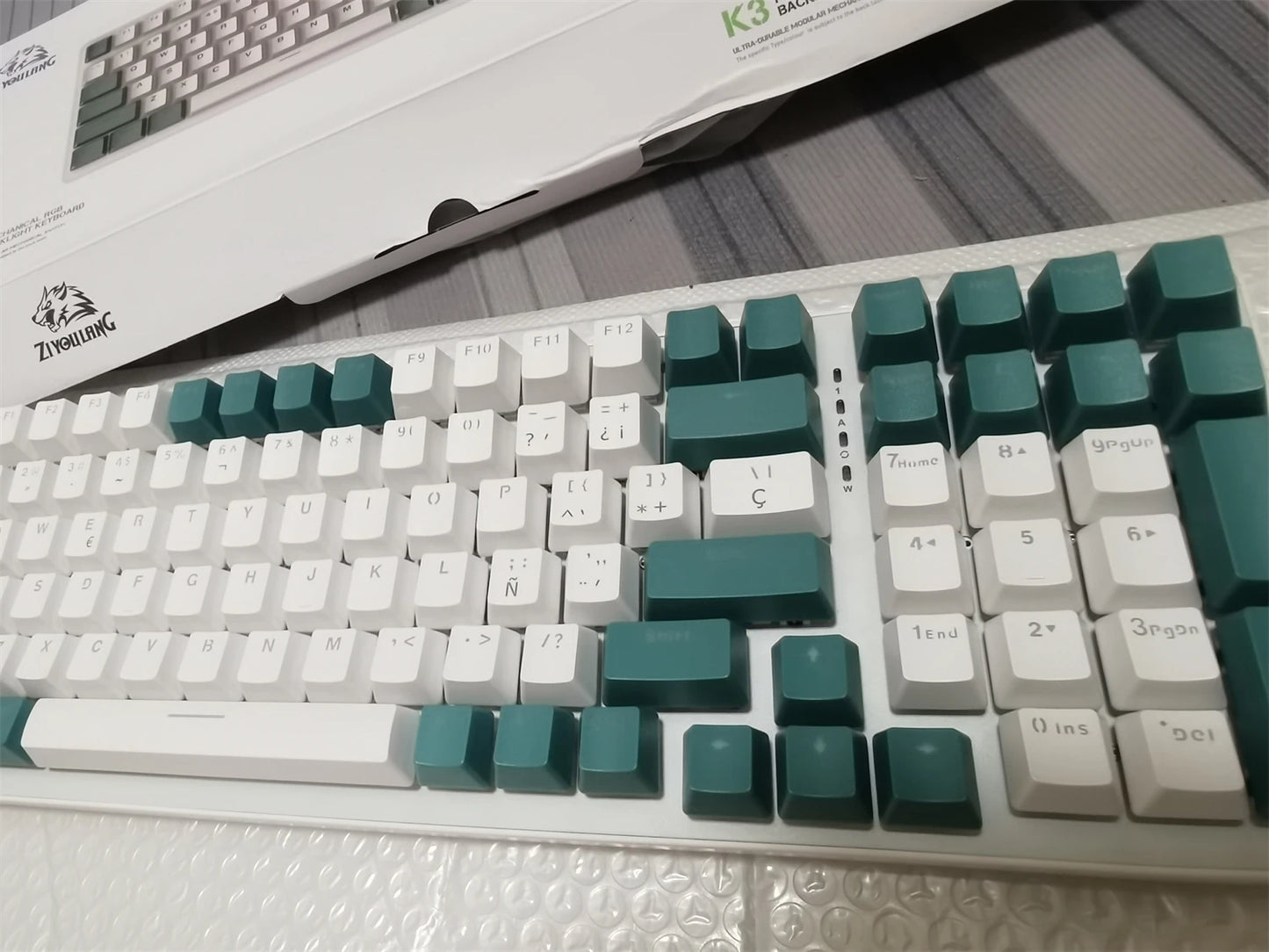 Spanish Mechanical Keyboard Spanish Russian Arabic Korean Thai Gaming Keyboard 95 Key Layout Backlight Type C With Numpad SK15