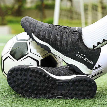 Nouveaux hommes chaussures de Football baskets bottes de Football antidérapant herbe intérieur haute qualité Match lumière Futsal crampons vente chaude en plein air