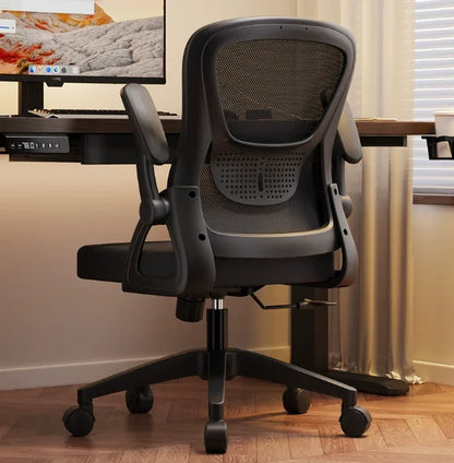 Chaise de bureau moderne ergonomique, réglable, en tissu maillé, avec accoudoirs rabattables et roulettes, confortable pour étude et dortoir.