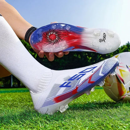 Nouvelles chaussures de football pour hommes, modèle tendance, de haute qualité, mi-hautes, légères, antidérapantes, crampons d'extérieur pour l'entraînement sur gazon.