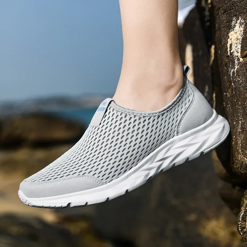 Men's and Women's Flats Fashion Casual Sneakers Couple Walking Shoes Plus Size 36-48 Breathable Fitness Running Shoes Men Shoes