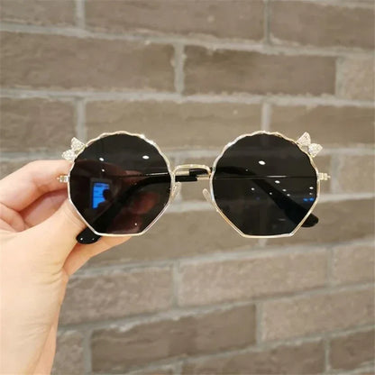 Lunettes de soleil tendance pour enfants, garçons et filles, lunettes anti-UV, lunettes pour bébés, lunettes mignonnes à nœud pour petites filles, lunettes en forme de coquillage, monture en métal