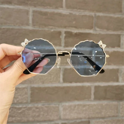 Lunettes de soleil tendance pour enfants, garçons et filles, lunettes anti-UV, lunettes pour bébés, lunettes mignonnes à nœud pour petites filles, lunettes en forme de coquillage, monture en métal