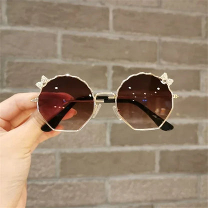 Lunettes de soleil tendance pour enfants, garçons et filles, lunettes anti-UV, lunettes pour bébés, lunettes mignonnes à nœud pour petites filles, lunettes en forme de coquillage, monture en métal