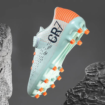 Nouvelles chaussures de football montantes à crampons longs pour adolescents et étudiants, adaptées aux garçons et aux filles, élégantes, durables et tendance