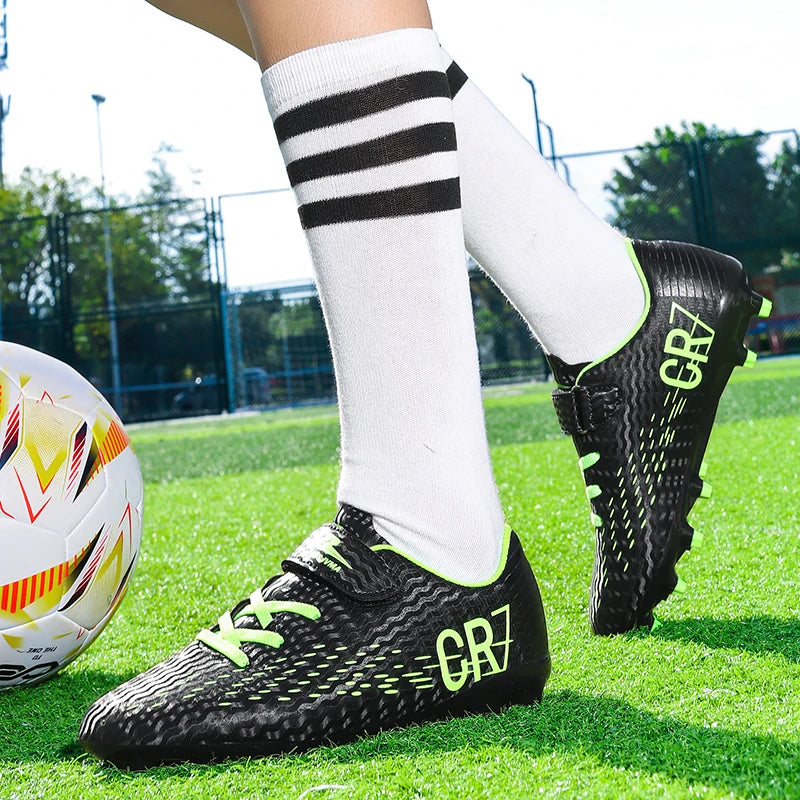 Nouvelles chaussures de football montantes à crampons longs pour adolescents et étudiants, adaptées aux garçons et aux filles, élégantes, durables et tendance