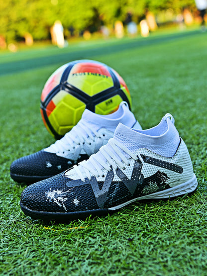 Chaussures d'entraînement unisexes Value Turf Trainers, tige en PU tissé, crampons en caoutchouc TF, antidérapantes, durables et économiques.