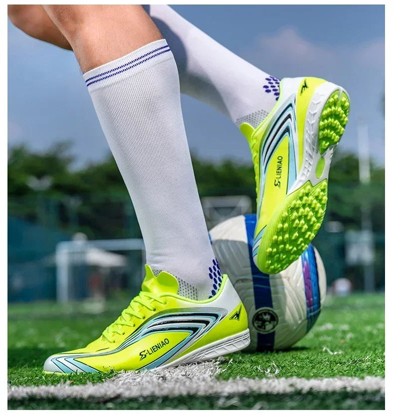Nouvelles chaussures de football pour hommes, crampons de futsal, chaussures de soccer, chaussures de match, baskets d'intérieur de haute qualité, best-seller, antidérapantes, pour entraînement et extérieur