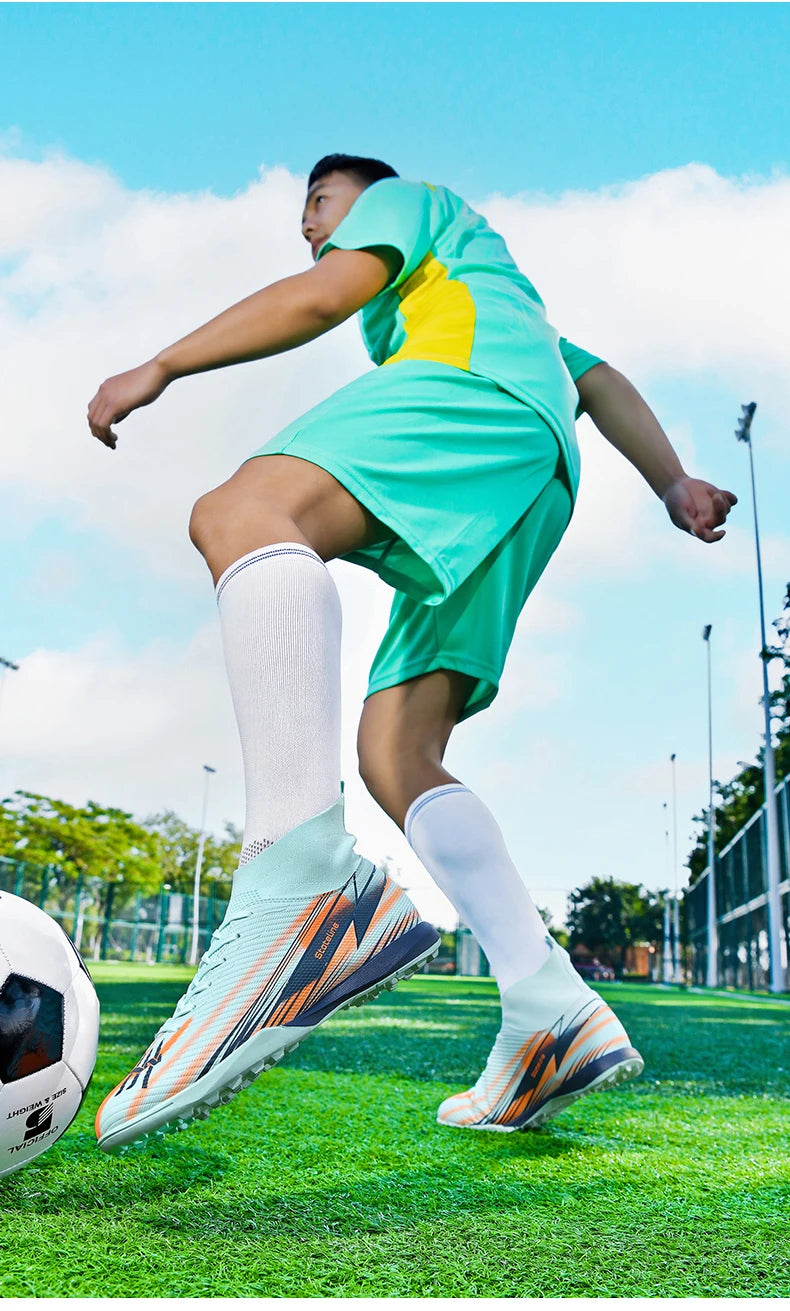 Nouvelles chaussures de football pour hommes, chaussures de match montantes, chaussures de futsal de haute qualité, chaussures de football d'intérieur antidérapantes, baskets d'extérieur, crampons pour gazon, meilleures v