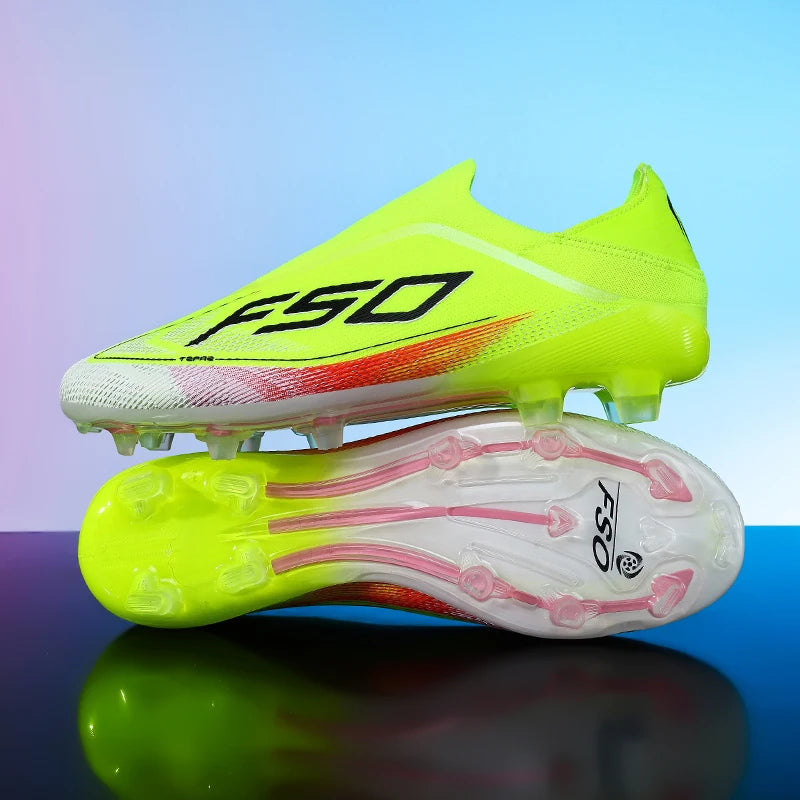 Nouvelles chaussures de football pour hommes, modèle tendance, de haute qualité, mi-hautes, légères, antidérapantes, crampons d'extérieur pour l'entraînement sur gazon.