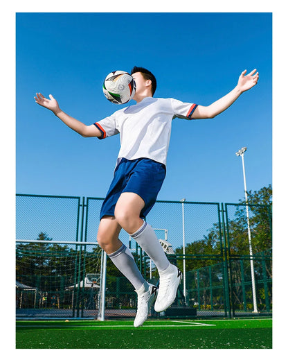 Nouvelles chaussures de football pour hommes, chaussures de football montantes, baskets d'extérieur antidérapantes, crampons de haute qualité pour futsal, intérieur et gazon, meilleures ventes