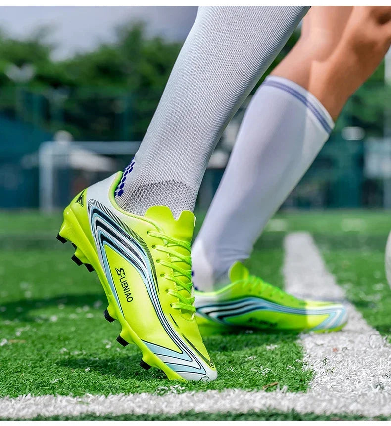 Nouvelles chaussures de football pour hommes, baskets de haute qualité, crampons de futsal pour gazon, chaussures de football d'intérieur très vendues, chaussures d'entraînement antidérapantes pour l'extérieur