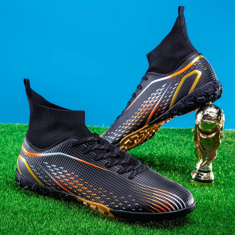 Chaussures de football à crampons multiples, semelle extérieure en caoutchouc à crampons courts et denses, semelle intermédiaire en EVA amortissante, tige synthétique douce et respirante, confort