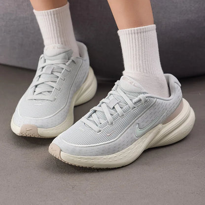 Nike IB2766-009, chaussures de course pour femmes avec amorti, respirantes, confortables, idéales pour le sport et les activités de plein air.