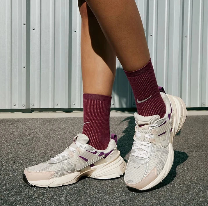 Nike's New High-Density Foam Sole Cushioning and Wear-Resistant Training Running Shoes for Men and Women, Classic V2K Run Prm Lightweight and Comfortable Outdoor Sports Running Shoes, Trendy Retro Style Fashionable Versatile