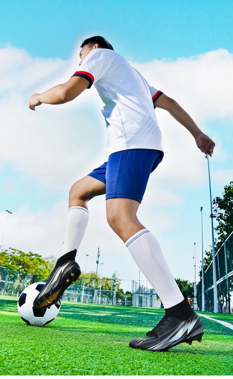 Nouvelles chaussures de football pour hommes, chaussures de match montantes, chaussures de futsal de haute qualité, chaussures de football d'intérieur antidérapantes, baskets d'extérieur, crampons pour gazon, meilleures v