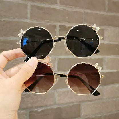 Lunettes de soleil tendance pour enfants, garçons et filles, lunettes anti-UV, lunettes pour bébés, lunettes mignonnes à nœud pour petites filles, lunettes en forme de coquillage, monture en métal