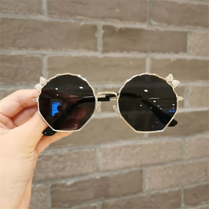 Lunettes de soleil tendance pour enfants, garçons et filles, lunettes anti-UV, lunettes pour bébés, lunettes mignonnes à nœud pour petites filles, lunettes en forme de coquillage, monture en métal
