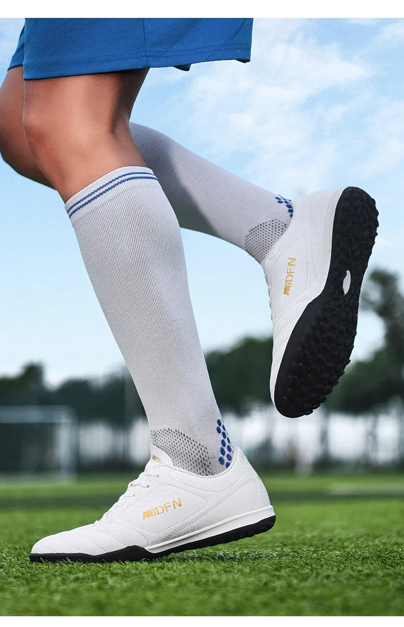 New Men Football Boots Match Professional Sneakers Non-slip Soccer Shoes Outdoor Drop Shipping Unisex Training Sport Futsal
